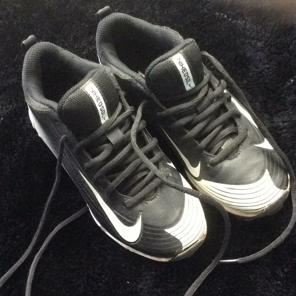 Boys baseball cleats 1Y